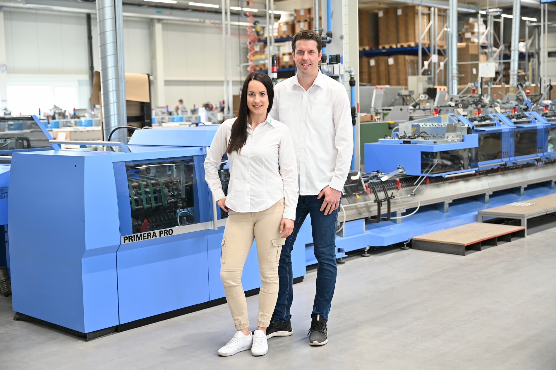 Siblings Marina Gander and Yannick Bucher make up executive management at Schär Druckverarbeitung AG. They are impressed by the possibilities of the Primera PRO.